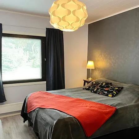 Peaceful And Cosy Close To Services Apartman *